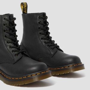 Dr. Martens 1460 WOMEN'S BOOTS